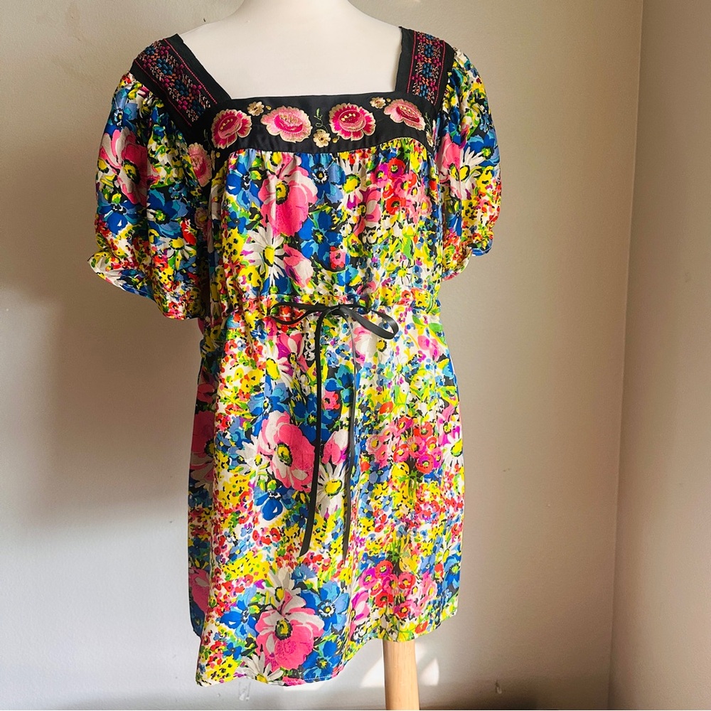 Johnny Was Silk Embroidered Floral Boho Peasant Tunic Top M